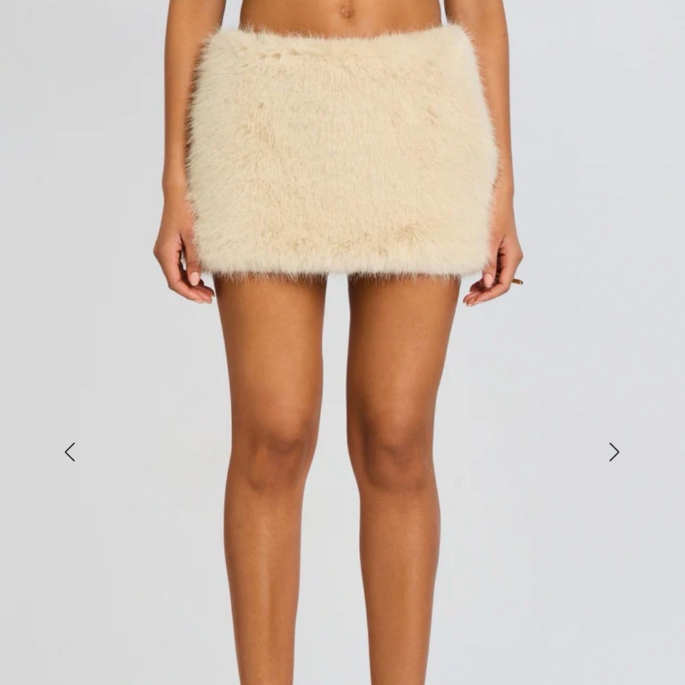 Elegant Cream Faux Fur Mini Skirt